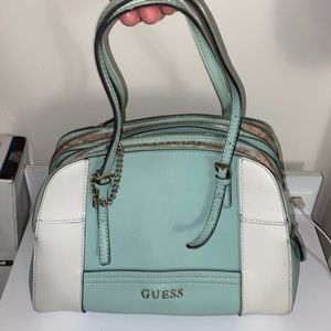 Mint Guess purse